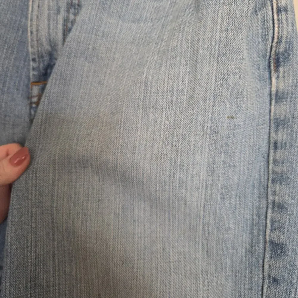 Lucky Brand Dungarees Sz 34 Short Classic Fit Distressed Light Blue Denim Jeans